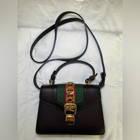 GUCCI SYLVIE TOP HANDLE BAG LEATHER MINI in Black with gold, red, & green detail - Picture 2 of 10